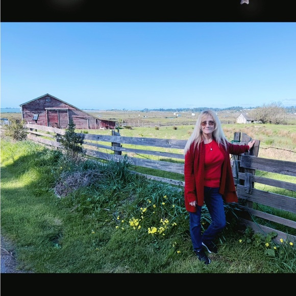 Meet your Posher, Colleen - Picture 2 of 3